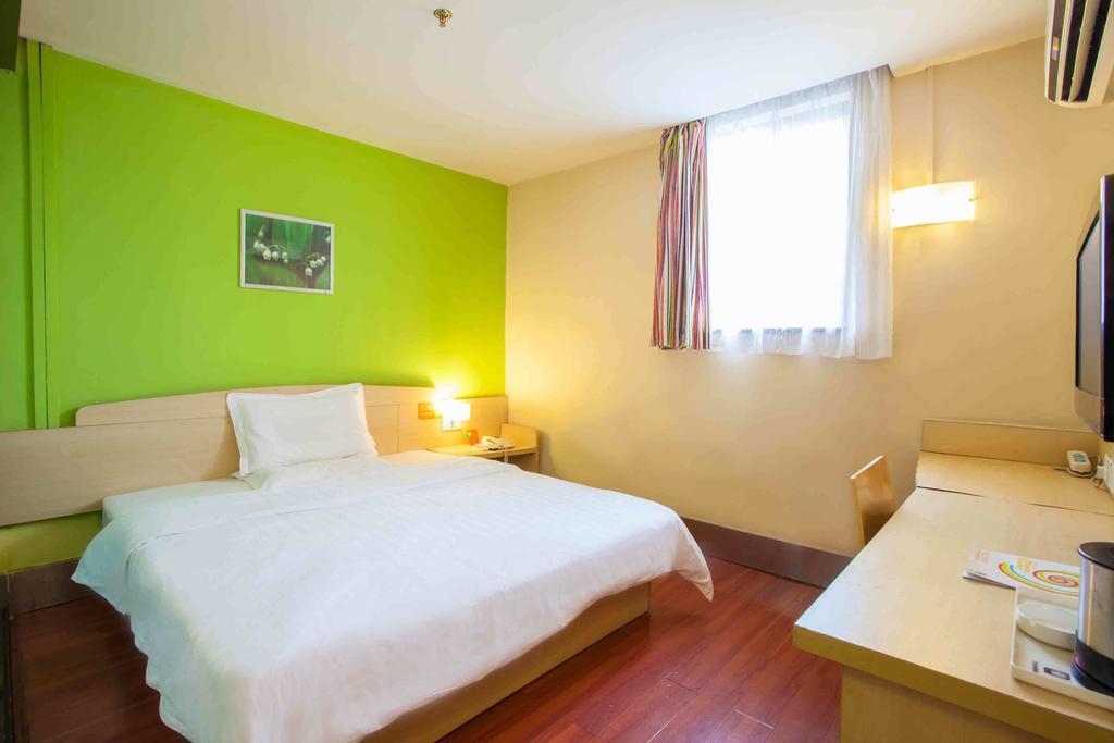 7Days Inn Haikou Hong Kong City Exteriör bild