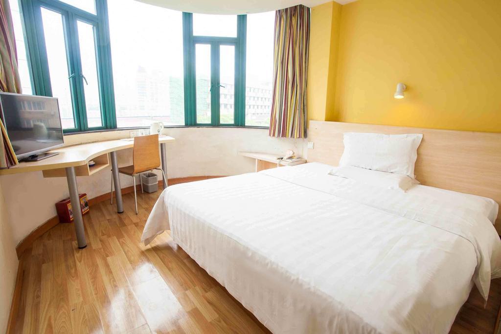 7Days Inn Haikou Hong Kong City Exteriör bild