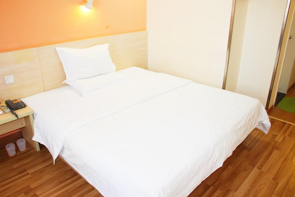 7Days Inn Haikou Hong Kong City Exteriör bild