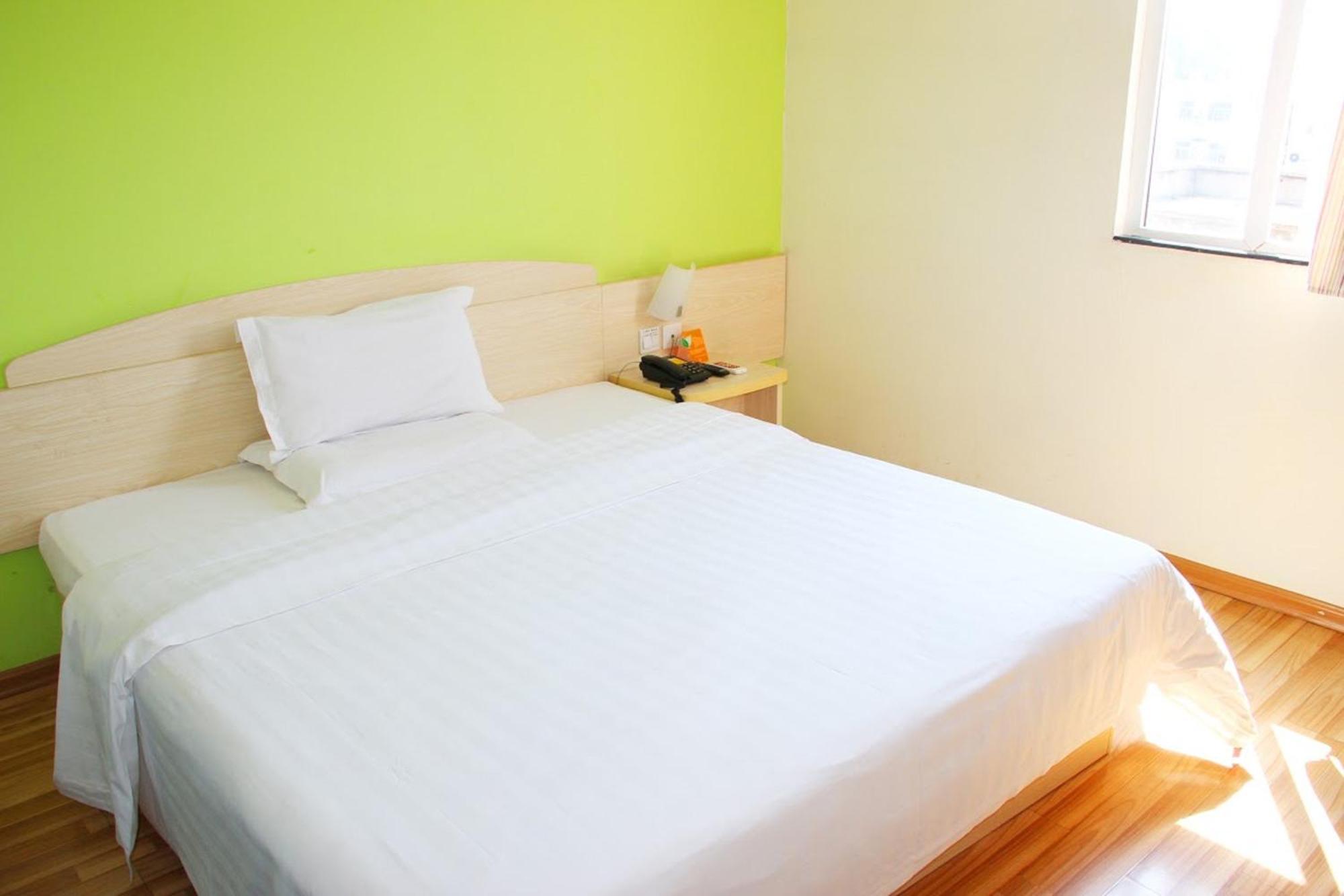 7Days Inn Haikou Hong Kong City Exteriör bild