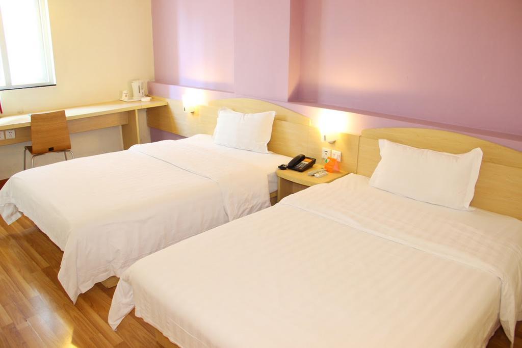 7Days Inn Haikou Hong Kong City Exteriör bild
