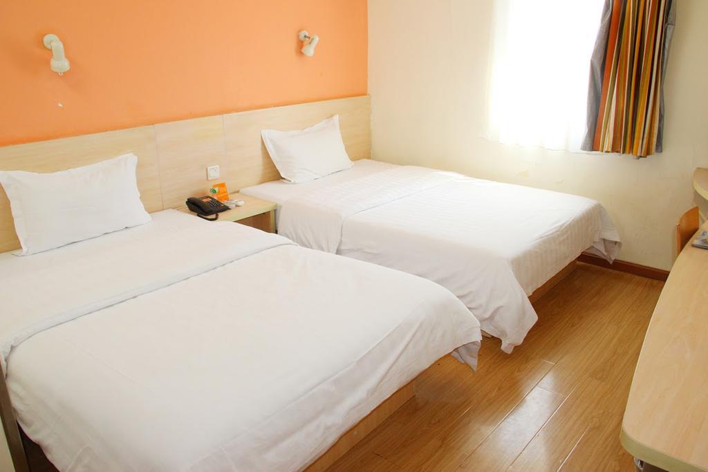7Days Inn Haikou Hong Kong City Exteriör bild