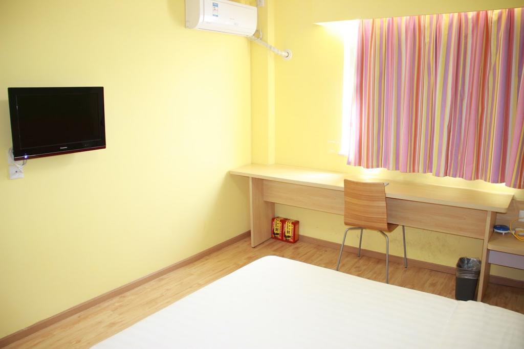 7Days Inn Haikou Hong Kong City Exteriör bild
