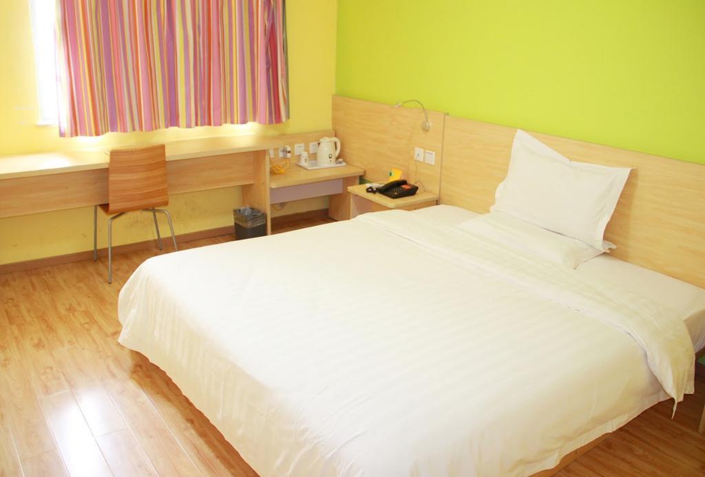 7Days Inn Haikou Hong Kong City Exteriör bild