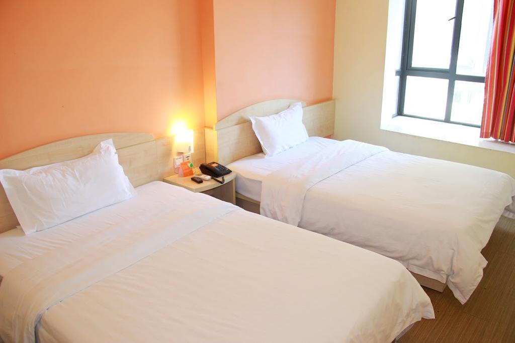 7Days Inn Haikou Hong Kong City Exteriör bild