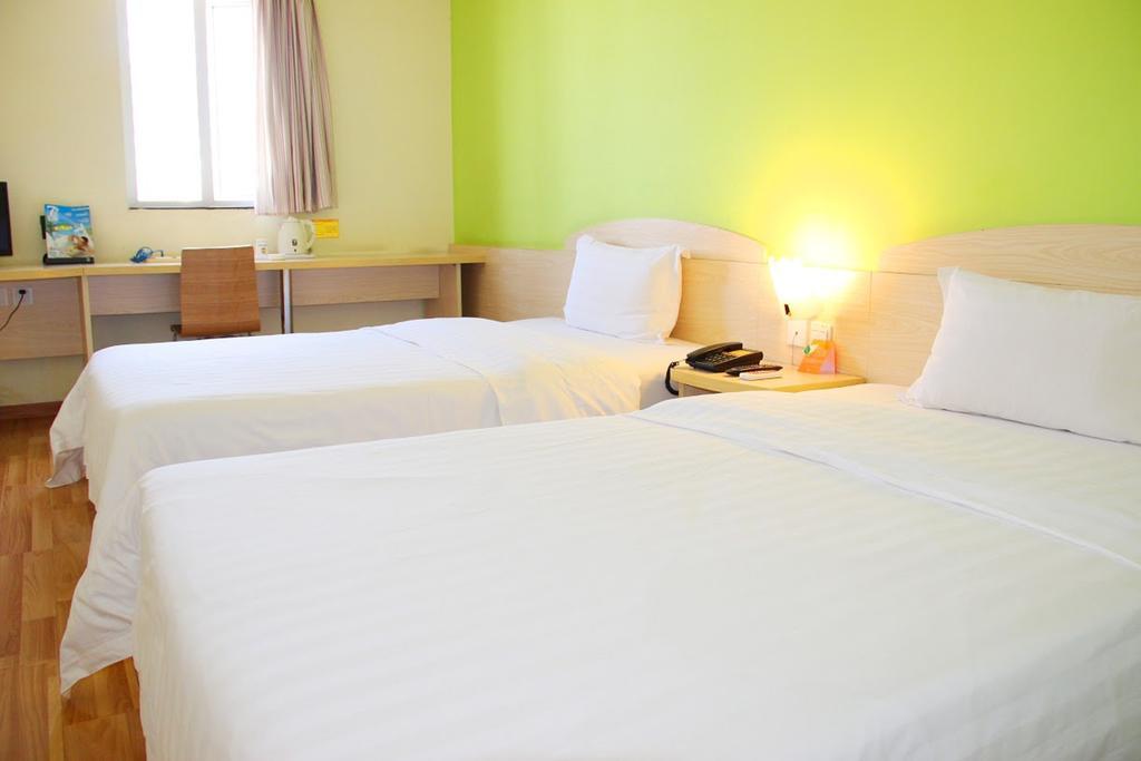 7Days Inn Haikou Hong Kong City Exteriör bild